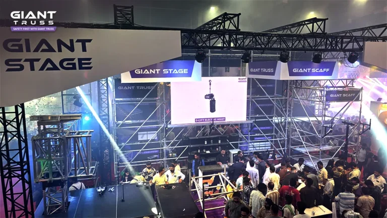 Giant Stage structure and crowd, PALM Expo - Mumbai